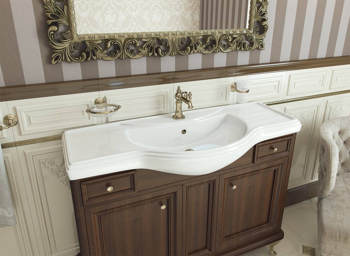 Lavabo Giderinde Yavaş Akan Suya Son